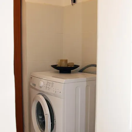 Refurbished Comfort Walk To And Restaurants Appartamento