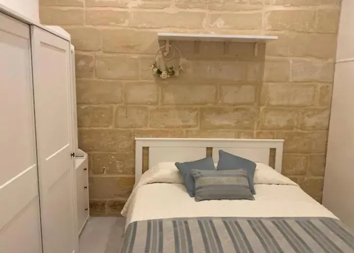 Refurbished Comfort Walk To And Restaurants