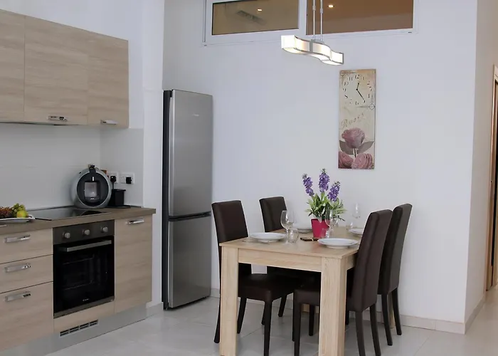 Refurbished Comfort Walk To And Restaurants Sliema