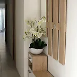 아파트 Refurbished Comfort Walk To And Restaurants *