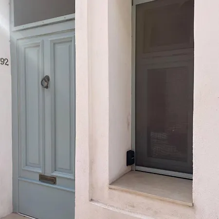 Refurbished Comfort Walk To And Restaurants 아파트 *