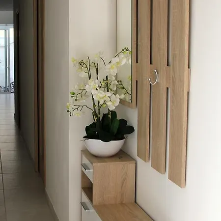 아파트 Refurbished Comfort Walk To And Restaurants *